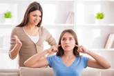 Con lười học, dán mắt vào điện thoại cả ngày, chồng tôi chỉ nói một câu mà đứa con gái bướng bỉnh liền tỉnh ngộ