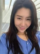 Rầm rộ hình ảnh Thúy Ngân xuất hiện cùng 1 em bé trong phòng sinh