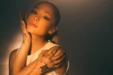 Nữ ca sĩ Gen Z vừa hát vừa phối mới đoạn intro gây bão của Ariana Grande, netizen tấm tắc: "Tai như được dát vàng!"