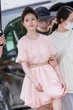 Mỹ nhân Hoa ngữ diện váy hồng xinh như công chúa ở phim mới, nhan sắc hoàn hảo sáng bừng khung hình
