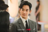 Từng có quá khứ chụp ảnh nội y và đốt trường gây sốc, nay Kim Soo Hyun lột xác thành nam thần đắt giá nhất Kbiz