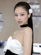 Yêu cầu điều tra hành vi hút thuốc của Jennie (BLACKPINK), hé lộ mức phạt