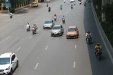 Người dân lao động mướt mồ hôi, chật vật mưu sinh dưới cái nắng gay gắt 40 độ C ở Hà Nội
