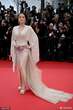 Củng Lợi tuổi 58 diện váy hở ngực xuất hiện trên thảm đỏ Cannes, vĩnh viễn là 