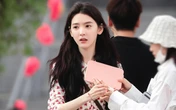 Mỹ nhân Hoa ngữ bị "hại" thảm, trông quê mùa như "thím tóc xoăn" khiến netizen than trời