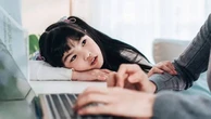 3 hành động của cha mẹ tưởng "thương mà gây hại": Con cái bị tổn thương, bản thân bất lực khi con hư đốn