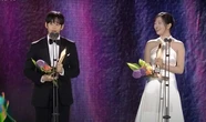 Biểu cảm đến tội của Kim Soo Hyun 1m8 khi bị mỹ nhân IVE kém 15 tuổi dìm chiều cao tại Baeksang
