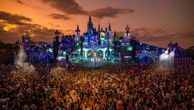 Tomorrowland gặp sự cố cháy lớn, sân khấu bị lửa thiêu rụi hoàn toàn, hơn 100 nghìn fan lao đao