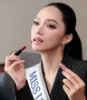 Hương Giang liên tục được truyền thông quốc tế săn đón khi thi Miss Universe