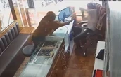 Ném ớt bột vào mặt chủ tiệm vàng để cướp, người phụ nữ nhận kết đắng