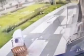 Kinh hoàng khoảnh khắc bé gái 6 tuổi bị bão Noul cuốn văng ra khỏi nhà cùng cũi, cửa lớn cũng bị gió giật sập