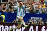 Đừng đánh thức con thú bên trong Messi!