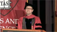Chàng trai 2 lần bị trường đại học từ chối nay trở thành tiến sĩ Harvard, bài phát biểu gây xúc động