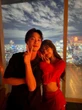 Hậu chia tay tỷ phú, Lisa (BLACKPINK) tựa đầu lên vai chàng trai giống hệt Park Seo Joon