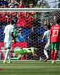 Mbappe tự kiếm penalty, tự đá hỏng rồi tự "gánh team giúp Pháp đánh bại Maroc vào bán kết World Cup