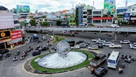 Vòng xoay Lăng Cha Cả "thay áo" sau nhiều năm: Biểu tượng quả địa cầu biến mất, chim Lạc trở thành điểm nhấn mới ở cửa ngõ sân bay Tân Sơn Nhất