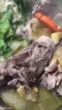 Rùng mình clip nghi dòi bò lúc nhúc trong nồi thịt gà tại tiệc tân gia: Chủ dịch vụ nấu cỗ tiết lộ chi tiết bất ngờ về món ăn gặp sự cố