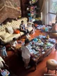 Bức ảnh sum vầy của gia đình "lộ" một chi tiết gây tranh cãi, nhiều người nói: Đổi lại là tôi cũng chẳng vui nổi!