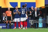 HLV Deschamps của Pháp cũng phải "cúi mình thán phục" Mbappe