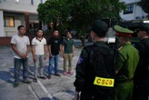 Điều tra số tiền 1,2 tỷ đồng, công an giữ hàng chục điện thoại, bắt Trương Văn Bình SN 1985 và 8 người