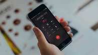 Vì sao điện thoại hiển thị đúng tên người thân gọi đến nhưng người dân vẫn bị kẻ gian lừa mất hàng trăm triệu đồng?
