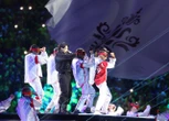 Nam ca sĩ 25 tuổi một mình chinh phục World Cup, 29 tuổi trở lại làm nên lịch sử, được FIFA đặt "ngang hàng" Justin Bieber