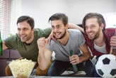 Vì sao đàn ông thích xem bóng đá đến thế?