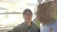 Người đàn ông phát hiện "bí mật động trời" sau khi giúp người lạ chụp ảnh