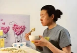 Nữ sinh tiêu sạch hơn 70 triệu đồng tiền học ĐH trong 3 ngày nhưng quyết không nhận sai, ảnh chụp cùng mẹ khiến nhiều người xót xa