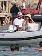 Beckham tình tứ ôm Victoria trên du thuyền, nàng WAG khoe vóc dáng nuột nà ở tuổi 52