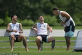 Đang chơi cho Chelsea ở Ngoại hạng Anh, Enzo Fernandez vẫn cả gan "xát muối" tuyển Anh sau bán kết World Cup, CLB vội xóa bài vì CĐV nổi giận