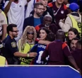 Cô nàng Gen Z bỗng nổi tiếng toàn cầu sau cái ôm của "người hùng" Cape Verde ở World Cup
