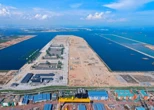 Phát hiện láng giềng Việt Nam thả liên tục gần 500 khối bê tông cao bằng toà nhà 10 tầng xuống đáy biển, công trình rộng bằng 3.300 sân bóng đá đã thành hình
