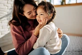 Quên "mẹ hổ" đi, nuôi con kiểu "mẹ cá heo" mới là thông minh: Áp dụng đúng thì tương lai con sẽ cực kỳ tươi sáng!