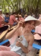 Vợ của ngôi sao nghìn tỷ Vbiz "náo loạn" miền Tây, lộ nhan sắc thật qua camera thường hút 1 triệu người xem!