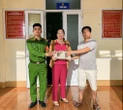 Phát hiện chiếc túi xách chứa 130 triệu đồng ở quán cà phê Đồi Sơn, anh Trần Thanh Quý lập tức báo công an