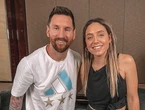 Dính tin đồn ngoại tình với Messi suốt 4 năm, nữ phóng viên xinh đẹp bất ngờ nhận tin nhắn từ "chính thất" Antonella