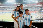 Vợ Messi đăng tâm thư nghẹn ngào an ủi chồng sau thất bại ở chung kết World Cup, David Beckham khẳng định niềm tự hào về siêu sao