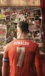 Đêm nay, người đàn ông 41 tuổi Ronaldo bật khóc, còn chúng tôi lặng lẽ chia tay tuổi 17 của mình