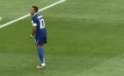 Hết trận vẫn còn xấu tính: Mbappe bị ném cả quả bóng vào lưng vì phớt lờ cái bắt tay của thủ môn Paraguay