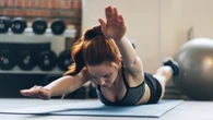 Chị em mê lưng trần quyến rũ như Chi Pu đừng bỏ qua 4 bài tập dưới đây!