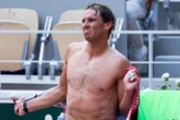 "Vua tennis" Rafael Nadal lộ bàn chân biến dạng vì căn bệnh hiếm