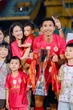 Văn Hậu gọi vợ là "Thóc ơi" giữa sân Hàng Đẫy, Doãn Hải My xinh bất chấp mọi góc camera, visual sáng bừng