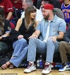 Là siêu sao nổi tiếng toàn cầu, Taylor Swift có đổi họ sau khi cưới chồng cầu thủ kém nổi hơn mình rất nhiều lần?