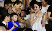 Chu Thanh Huyền có hành động khó hiểu trên sóng truyền hình khi Quang Hải đang trả lời phỏng vấn