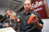 Tai nghe "hạt gạo", camera giấu cúc áo và những chiêu thức gian lận thi cử gây "bão" dư luận