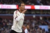 Liverpool thảm bại trước Aston Villa tạo thống kê tệ nhất lịch sử, nguy cơ mất vé Champions League