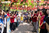 Nụ cười và nước mắt tiếc nuối của sĩ tử Hà Nội sau môn thi cuối lớp 10
