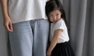 Trẻ nhút nhát trước người lạ có kém thông minh hơn trẻ dạn dĩ? Sự thật không phải ai cũng biết!