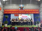Lễ bế giảng "độc lạ", học sinh giỏi được tặng loài cây quý
